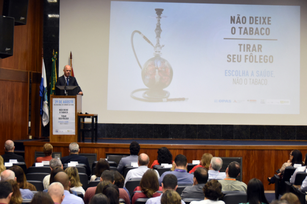 Gélcio Mendes, diretor-substituto do INCA, destacou os progressos alcançados pelo Brasil no controle do tabagismo